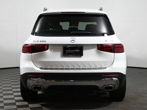 Used 2025 Mercedes-Benz GLB 250 4MATIC image 6