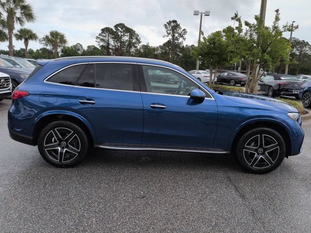 Used 2026 Mercedes-Benz GLC 300 image 3
