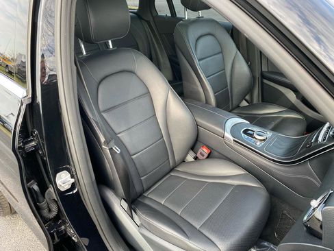 Used 2019 Mercedes-Benz GLC 300 4MATIC w/ Premium Package image 17