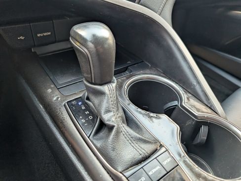 Used 2022 Toyota Camry SE FWD image 21