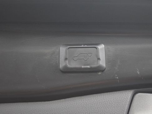 Used 2021 Toyota RAV4 XLE w/ Convenience Package AWD/4WD image 12