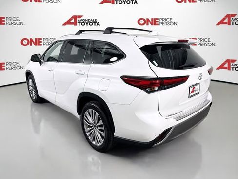 Used 2023 Toyota Highlander Platinum FWD image 5