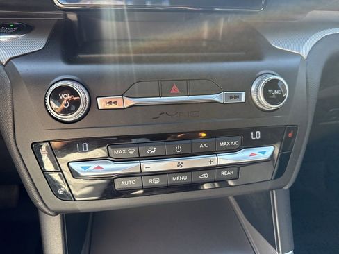 Used 2020 Ford Explorer XLT w/ Equipment Group 202A image 22