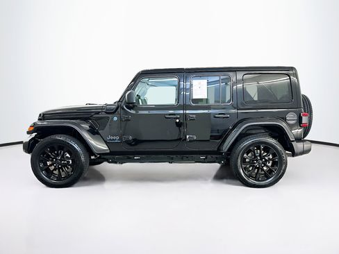 Used 2025 Jeep Wrangler Unlimited Sahara w/ Safety Group AWD/4WD image 4