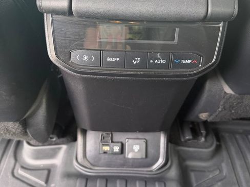 Used 2021 Toyota Highlander Limited FWD image 12