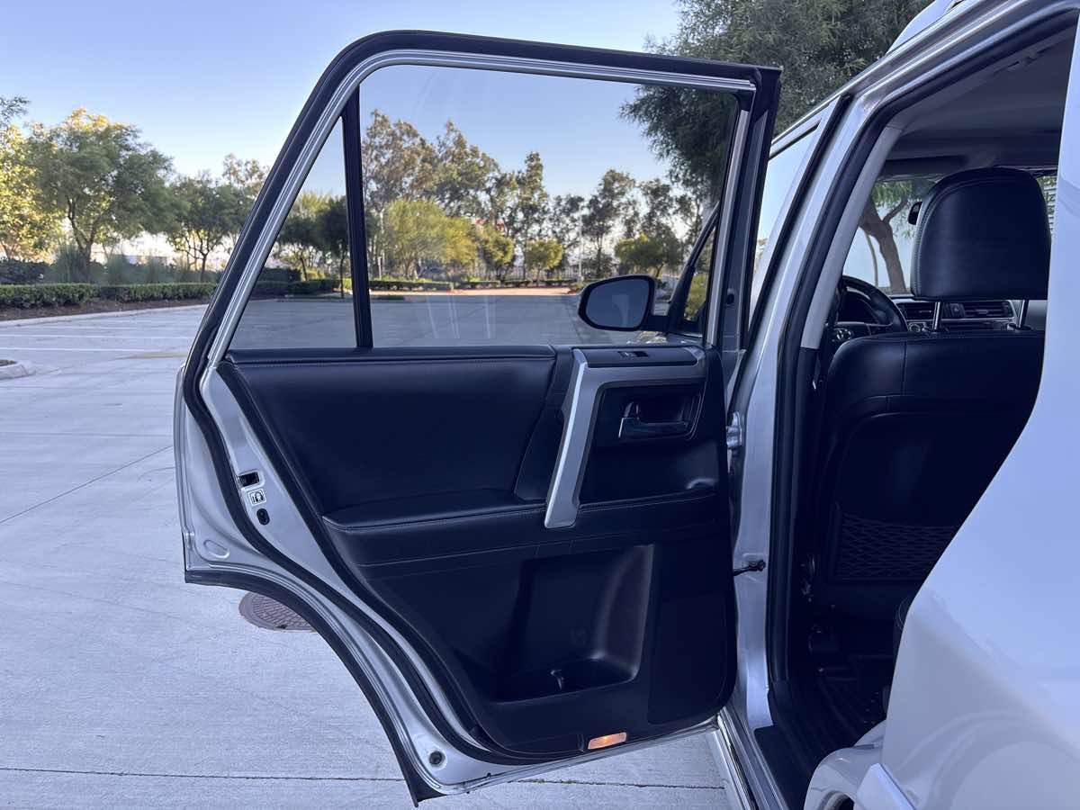 Used 2016 Toyota 4Runner Limited AWD/4WD image 10