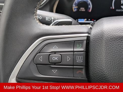 Used 2023 Jeep Grand Cherokee L Laredo AWD/4WD image 23