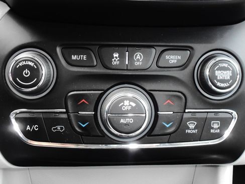 Certified 2020 Jeep Cherokee Limited AWD/4WD image 10