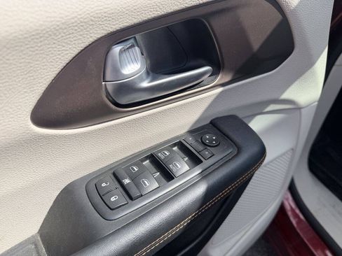 Used 2017 Chrysler Pacifica Touring FWD image 9