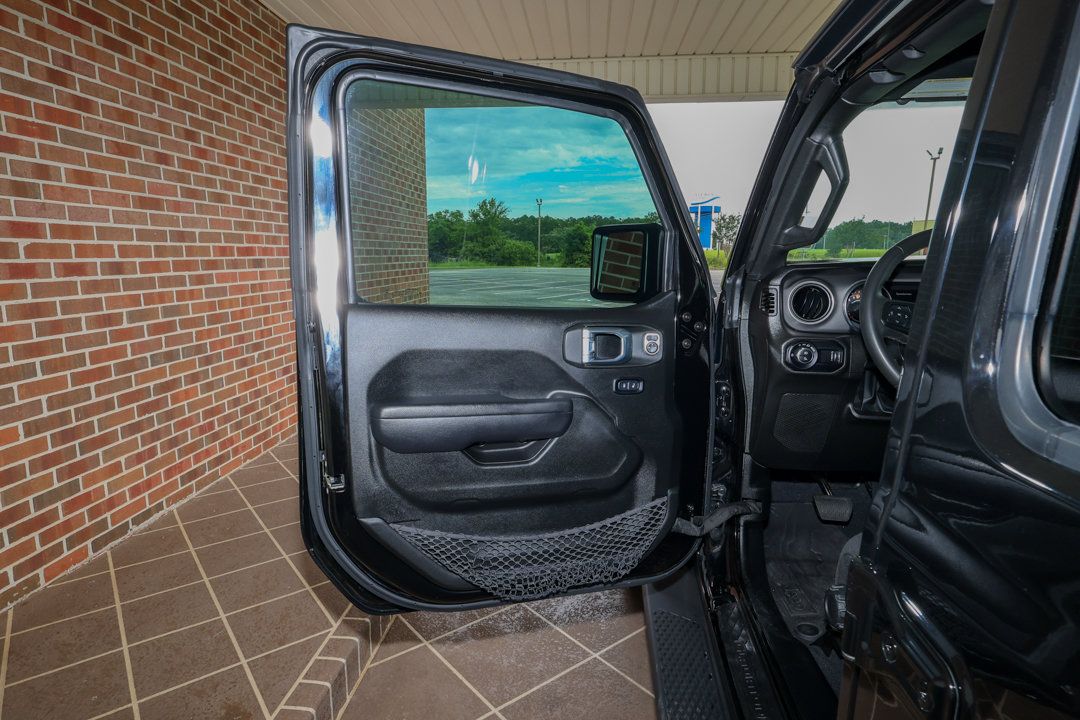 Used 2023 Jeep Gladiator Sport AWD/4WD image 10