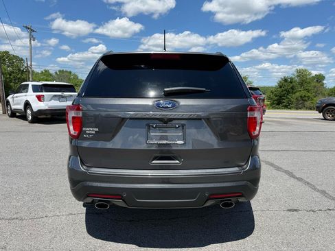 Used 2018 Ford Explorer XLT w/ Equipment Group 202A FWD image 5