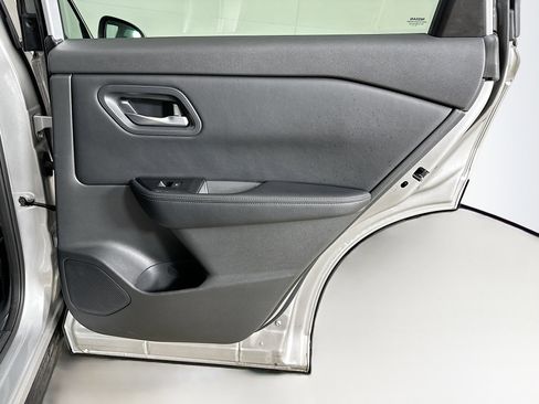 Used 2025 Nissan Rogue SV image 29