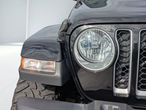 Used 2020 Jeep Gladiator Overland image 8