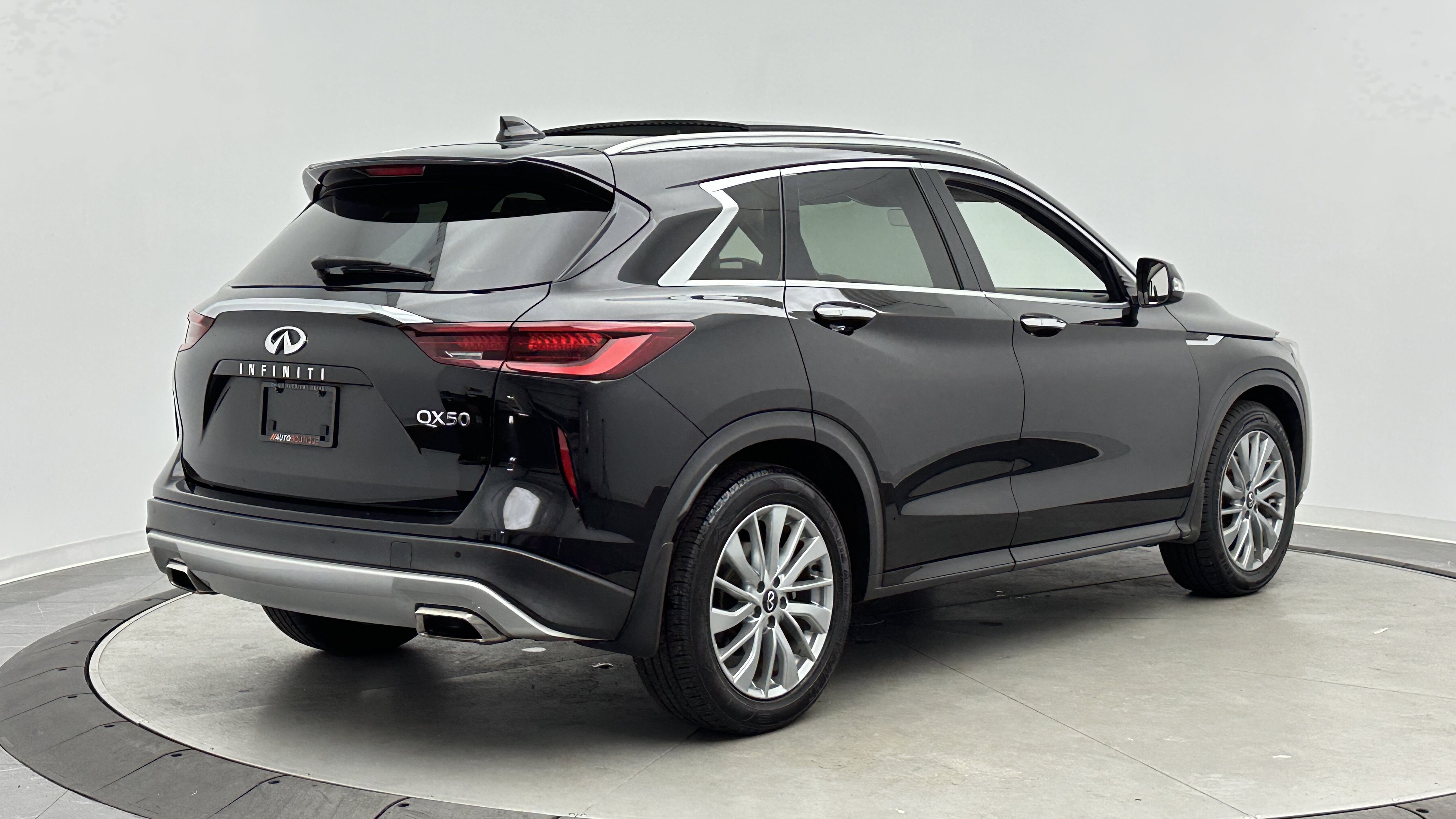 Used 2023 INFINITI QX50 Luxe FWD image 8