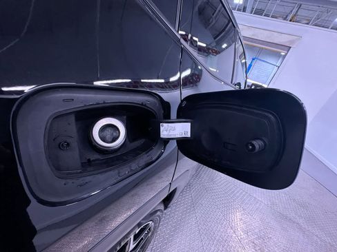 Used 2025 Jeep Compass Limited image 39