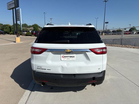 Used 2021 Chevrolet Traverse LT w/ LT Premium Package AWD/4WD image 4