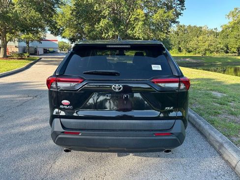 Used 2021 Toyota RAV4 XLE Premium FWD image 5