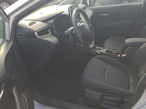 Used 2021 Toyota Corolla LE FWD image 4