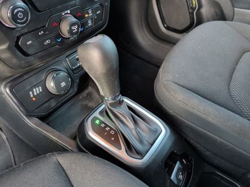 Used 2018 Jeep Renegade Altitude w/ UConnect 8.4 Nav Group image 35