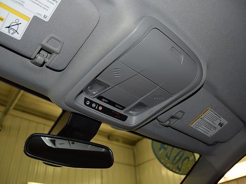 Used 2024 GMC Terrain SLE image 26