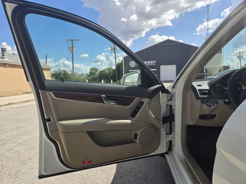 Used 2011 Mercedes-Benz C 300 Sedan image 4