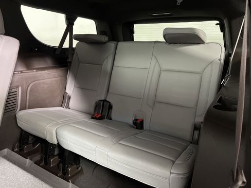 Used 2022 GMC Yukon XL SLT w/ SLT Premium Package image 25