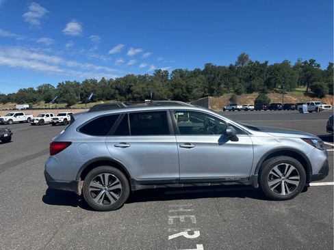 Used 2018 Subaru Outback 3.6R Limited image 4