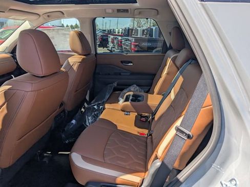 New 2026 Nissan Pathfinder Platinum AWD/4WD image 10