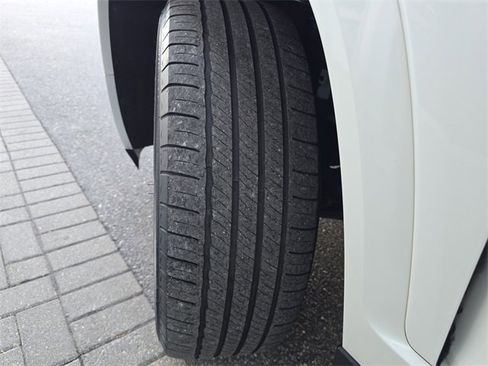 Certified 2022 GMC Acadia Denali w/ Denali Ultimate Package image 33