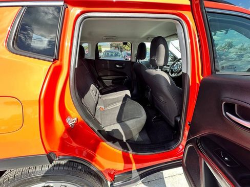 Used 2020 Jeep Compass Sport w/ Tech Group FWD image 8