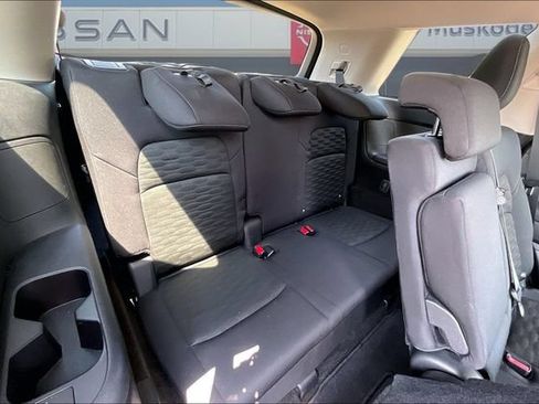 Used 2025 Nissan Pathfinder SV AWD/4WD image 25
