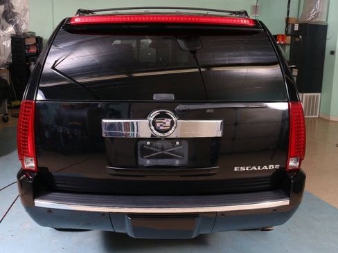 Used 2007 Cadillac Escalade AWD w/ Information Package image 18