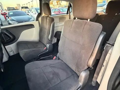 Used 2012 Dodge Grand Caravan SXT image 12