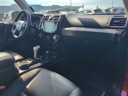 Used 2020 Toyota 4Runner TRD Off-Road Premium w/ Moonroof Package AWD/4WD image 30