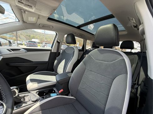 New 2026 Volkswagen Taos SE AWD/4WD image 11