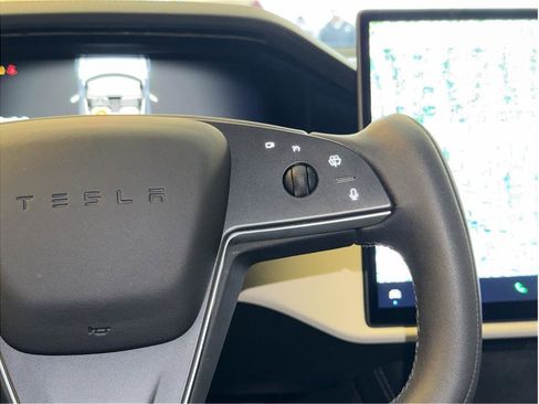 Used 2021 Tesla Model S Plaid image 17