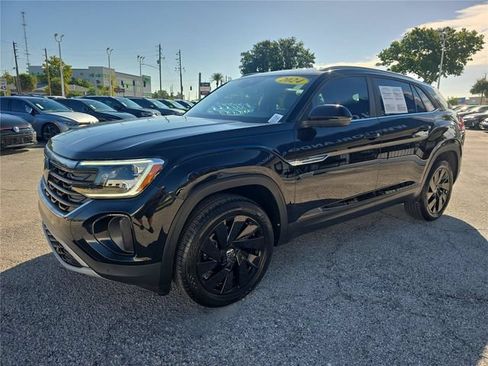Used 2024 Volkswagen Atlas Cross Sport SE FWD image 7
