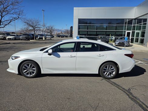 Used 2022 Toyota Avalon XLE w/ Carpet Mat Package (TMS) image 9