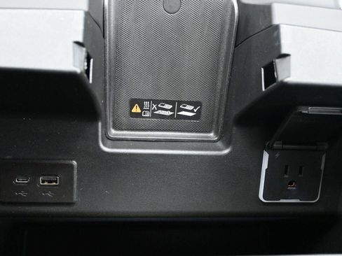 Used 2025 Chevrolet Silverado 2500 LTZ w/ LTZ Premium Package image 39