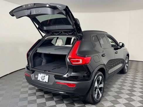 Certified 2025 Volvo XC40 B5 Plus AWD/4WD image 9