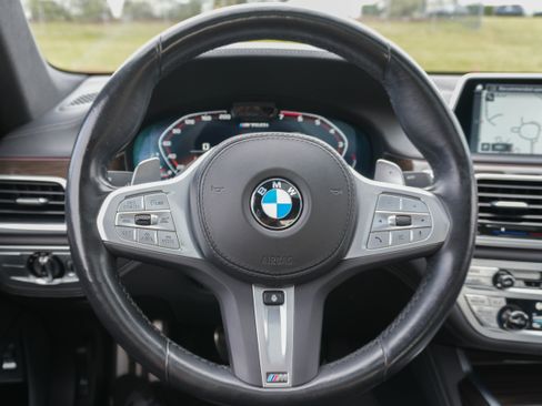 Certified 2022 BMW M760i xDrive w/ Luxury Rear Seating Package image 18