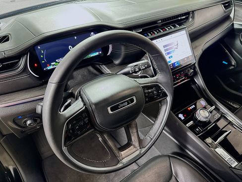 Used 2023 Jeep Grand Cherokee Overland image 24