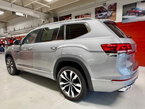 Used 2023 Volkswagen Atlas SEL Premium AWD/4WD image 4