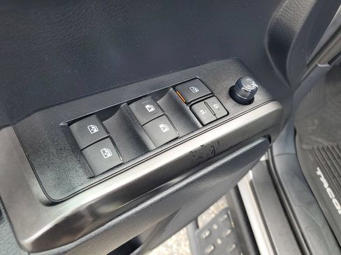 Used 2021 Toyota Tacoma TRD Off-Road AWD/4WD image 9