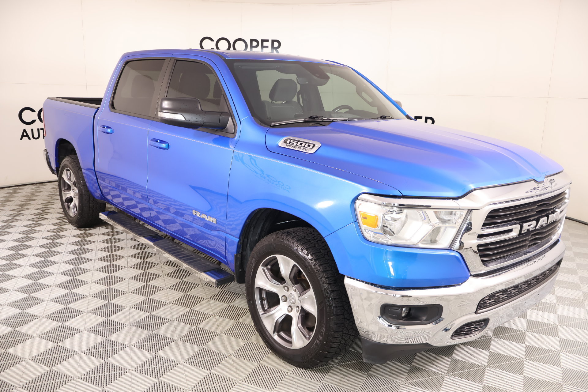 Used 2021 RAM 1500 2WD Crew Cab image 1