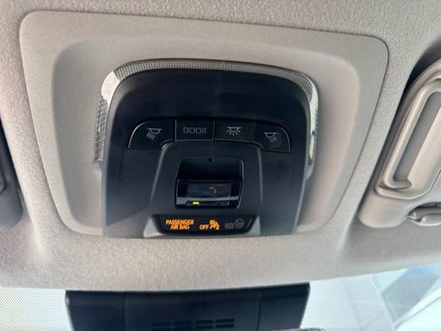 Used 2025 Toyota Corolla Cross XLE FWD image 25