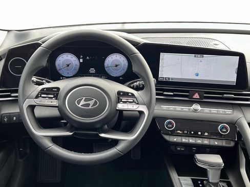 New 2025 Hyundai Elantra Limited FWD image 17