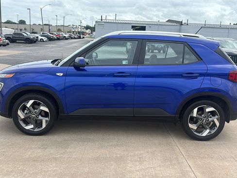 Used 2024 Hyundai Venue Limited image 6