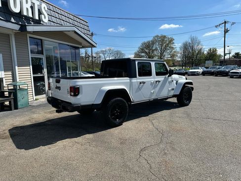 Used 2021 Jeep Gladiator Sport image 4