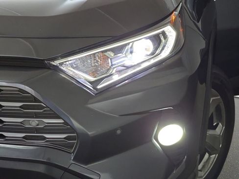 Used 2020 Toyota RAV4 Limited AWD/4WD image 34
